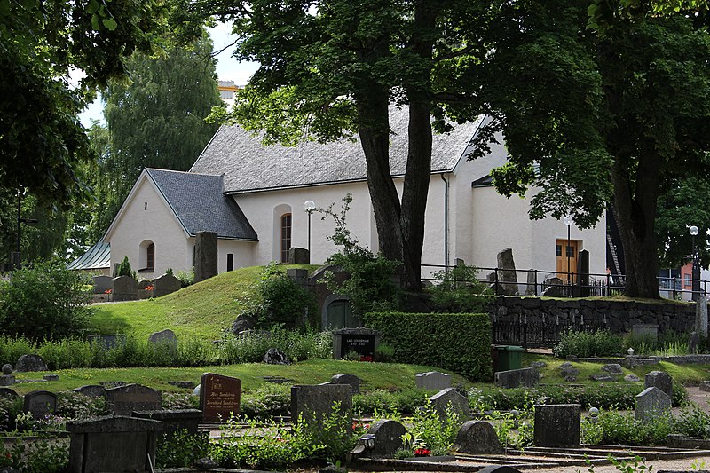 File:AlmbyKyrkaNV2202.jpg