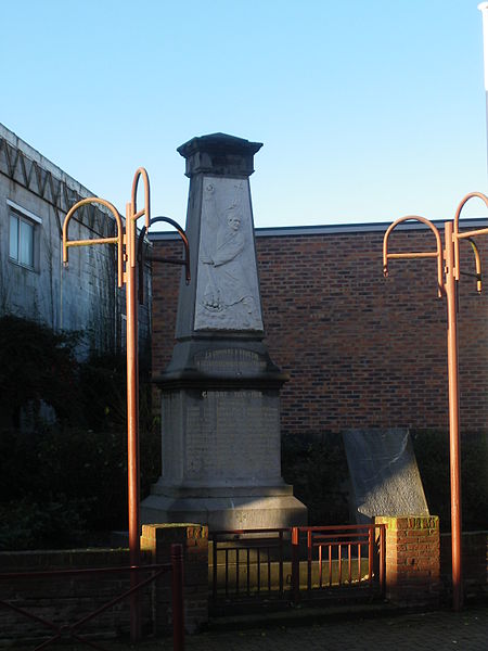 File:Annezin - Monument aux morts.JPG