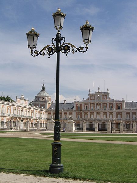 File:Aranjuez PalacioReal Farola.jpg