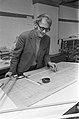 Architect Tjakko Hazewinkel achter de tekentafel, Bestanddeelnr 923-2252.jpg