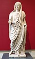 آگوستوس، پایه‌گذار امپراتوری روم، ملبس به پوشش کاهن اعظم. کشف شده در ویا لابیکانا، نگه‌داری شده در موزه ملی رومی تالار اعظم