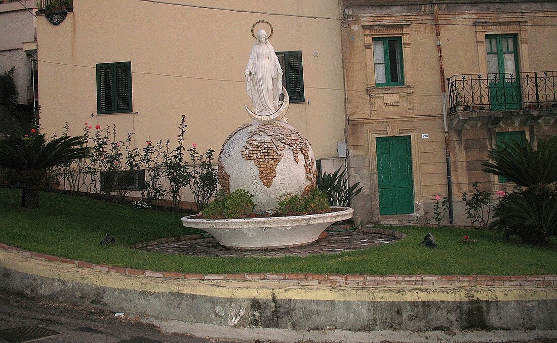 File:Bagnara Calabra Madonna in una curva.jpg