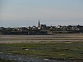 Le bourg de Goulven vu depuis la baie de Goulven.