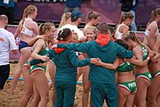 Deutsch: Beachhandball bei den Olympischen Jugendspielen 2018; Tag 6, 12. Oktober 2018; Mädchen, Hauptrundenspiel – Ungarn-Niederlande 2:1 English: Beach handball at the 2018 Summer Youth Olympics at 12 October 2018 – Girls Main Round – Hungary-Netherlands 2:1