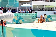 Deutsch: Beachvolleyball bei den Olympischen Jugendspielen 2018; Tag 9, 15. Oktober 2018; Mädchen, Viertelfinale: USA-Spanien 2–1 (21–19/17–21/15–9) English: Beach volleyball at the 2018 Summer Youth Olympics at 15 October 2018 – Girls Quarterfinals: USA-Spain 2–1 (21–19/17–21/15–9)