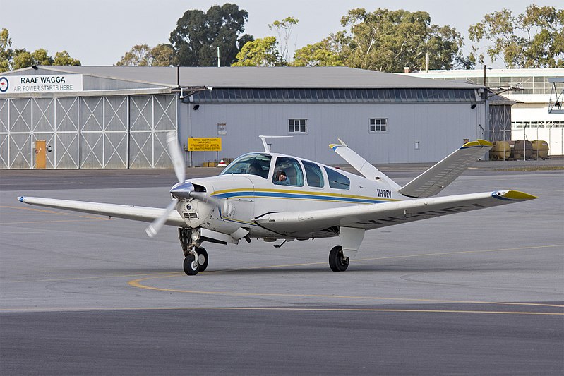 File:Beech V35 Bonanza (VH-DEV) taxiing at Wagga Wagga Airport.jpg