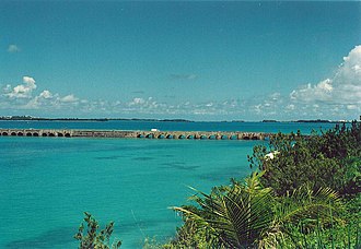 The causeway in 2006 Bermuda Causeway.jpg