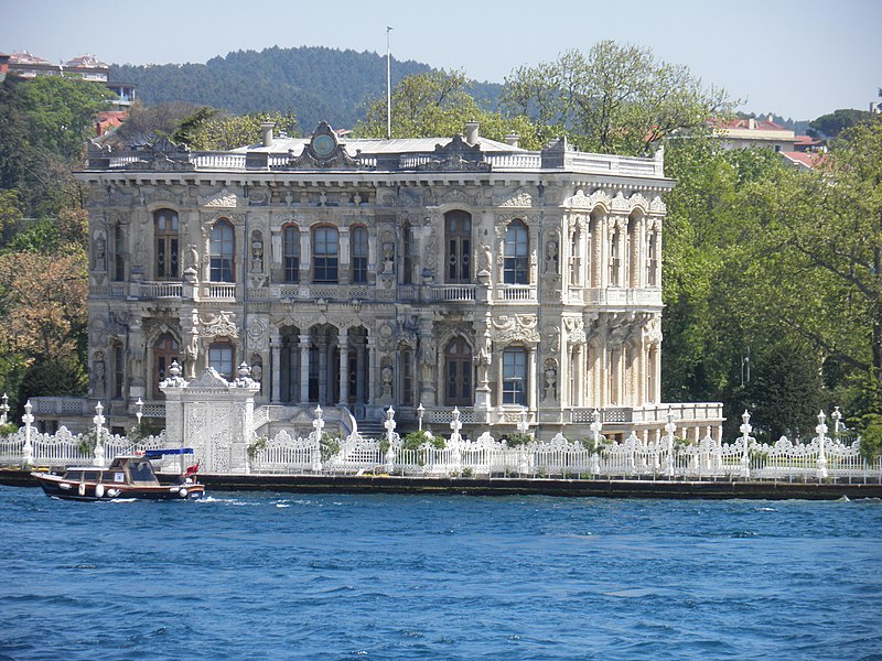File:Beylerbeyi Sarayı - panoramio.jpg