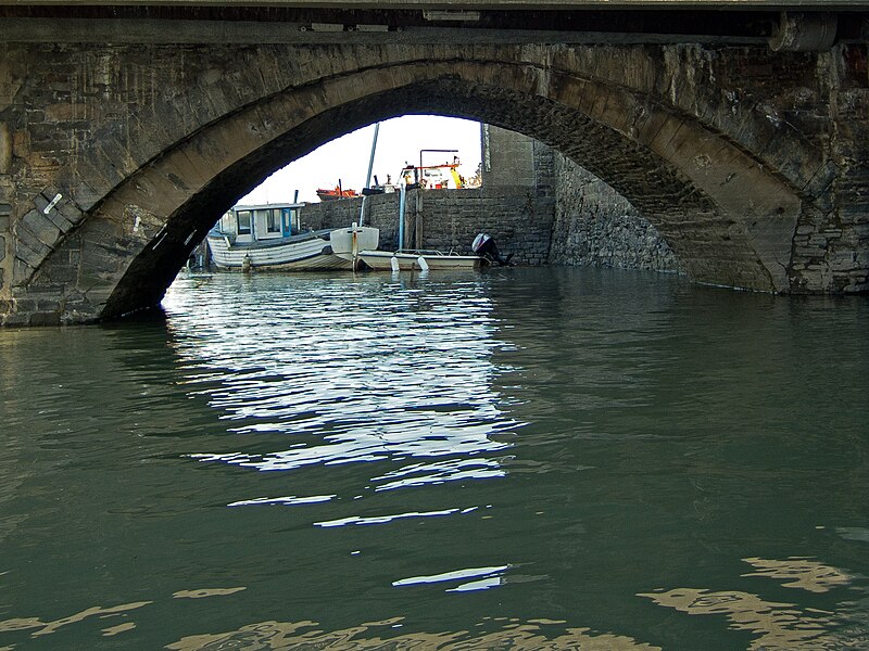 File:Bideford Bridge, arch 24 as viewed from left to right on the upstream side - geograph.org.uk - 4862880.jpg