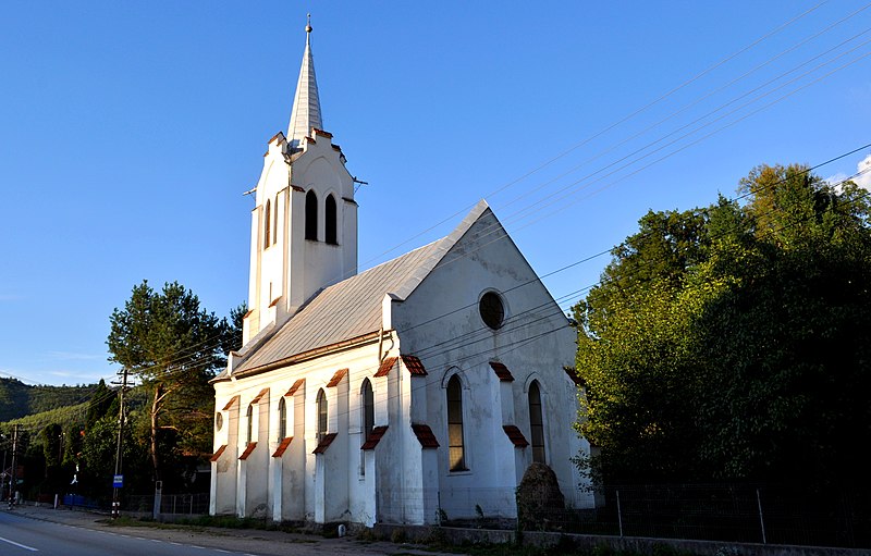 File:Biserica reformată din Ciucea (2).jpg