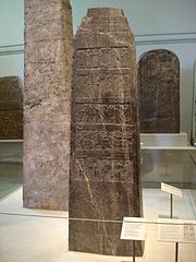 El llamado obelisco negro de Salmanasar III (825 a. C.)