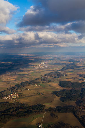 Blick auf das Kraftwerk Zolling bei München aus der Vogelperspektive