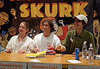 I Just Want To Be Cool signerar sin bok Skurkarnas skurk på bokmässan i Göteborg 2023.
