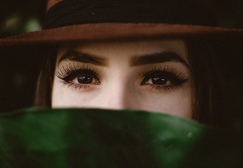 File:Bold Eye Makeup (Unsplash).jpg