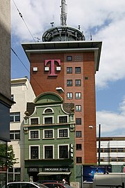 Bremen-2170-Telekom-Turm und Haus-2008-gje.jpg