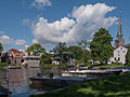 Broek in Waterland, la iglesia (la Sint Nicolaaskerk) en la calle