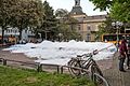 Schaumspiele am Brunnen. Genehmigt??