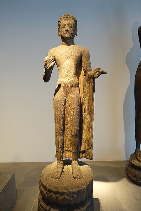 Tập_tin:Buddha,_Binh_Hoa,_Long_An,_7th-8th_century_AD,_bang_lang_wood_-_Museum_of_Vietnamese_History_-_Ho_Chi_Minh_City_-_DDSC06060.JPG