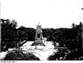Bundesarchiv Bild 105-DOA0397, Deutsch-Ostafrika, Bagamojo, Wissmanndenkmal.jpg