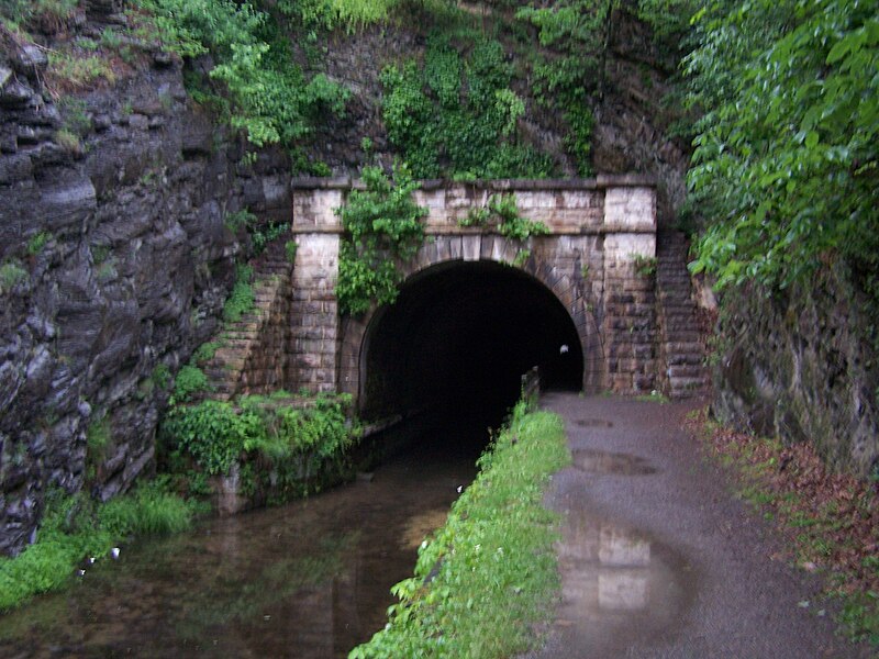 File:C&O Canal - Paw Paw Tunnel.jpg
