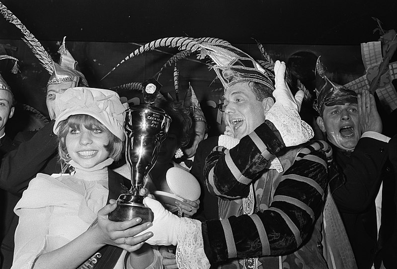 File:Carnaval in Amsterdam in Krasnapolski, Miss Carnaval en prins Carnaval tijdens h, Bestanddeelnr 918-8058.jpg