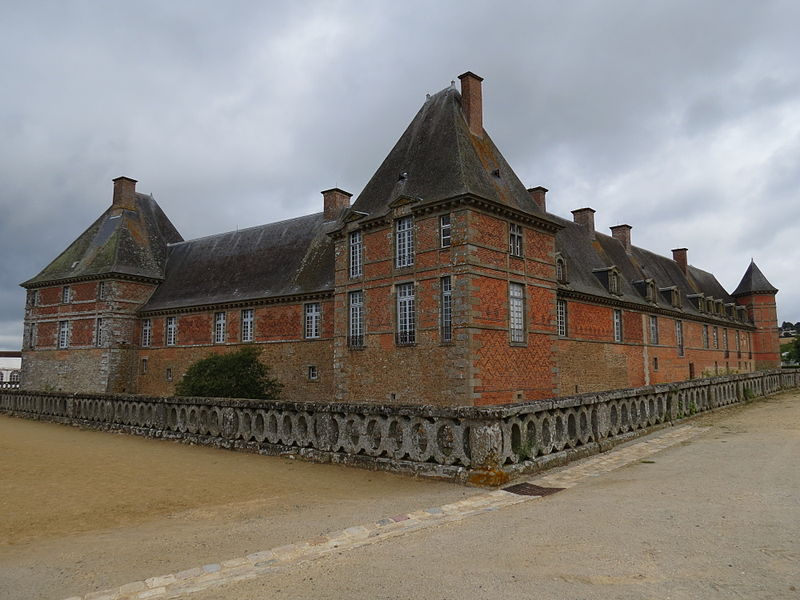 File:Carrouges-Chateau 69.JPG