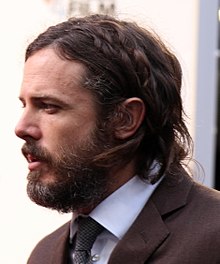 Affleck at the premiere of Manchester by the Sea in 2016 Casey Affleck on the Manchester by the Sea red carpet (30165304696) (cropped 2).jpg