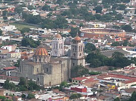 Autlán – Kathedrale und Stierkampfarena