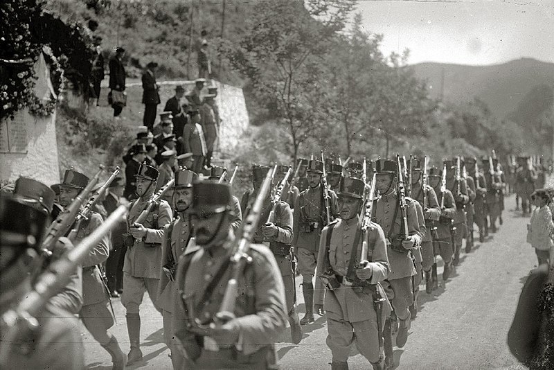 File:Celebración de un acto castrense en honor a las víctimas del fusilamiento de Endarlaza en la localidad de Irun (4 de 6) - Fondo Car-Kutxa Fototeka.jpg