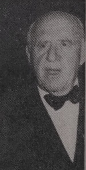 Charles Mendl, cropped from Greer Garson with good friend Charles Mendl, 1949.jpg