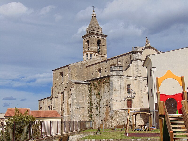 File:Chiesa di Sant'Eustachio (Tocco da Casauria), esterno, angolo tra lato sinistro e facciata anteriore - 2.jpg