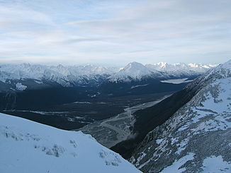Utsikt fra Takshanuk-fjellene over Chilkat-elven