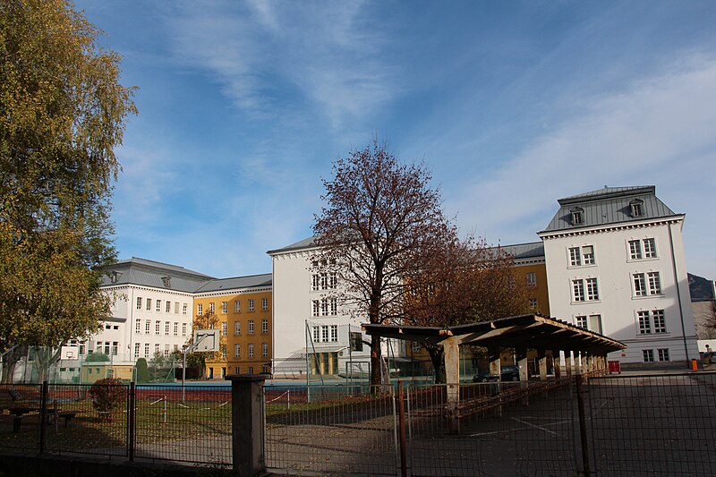 File:Christian-Doppler-Gymnasium-2.jpg