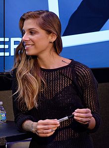 Christina Perri au Winter NAMM Show 2015 (recadrée) .jpg