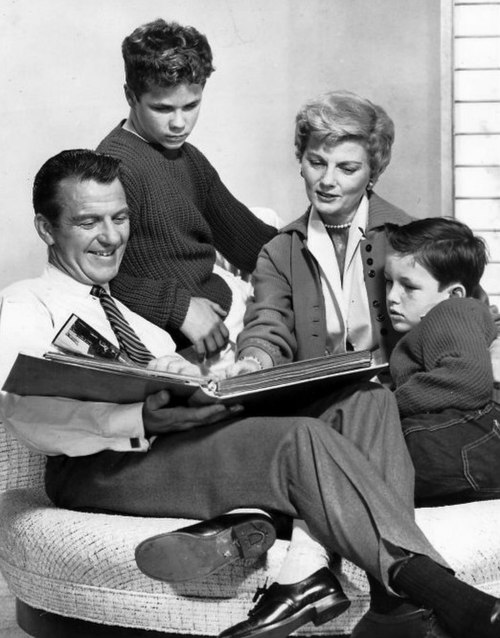 Dow (top) with his Leave It to Beaver co-stars (L–R): Hugh Beaumont, Barbara Billingsley and Jerry Mathers, circa 1959