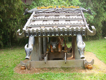 Tập_tin:Co_Tu_tomb.png