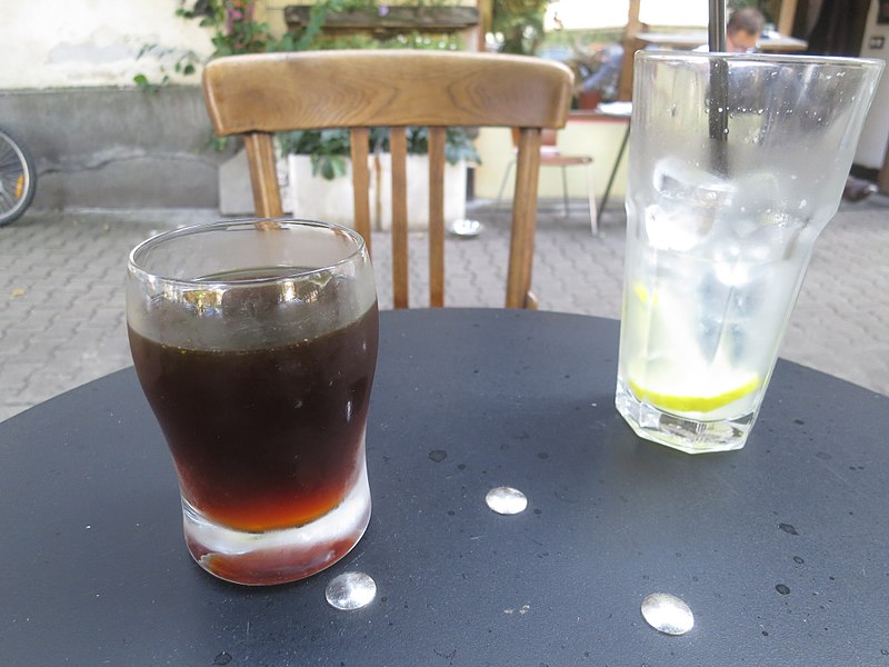 File:Cold brew (32183526942).jpg