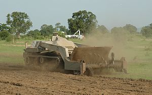 Gepanzertes Minenräumgerät der Stiftung Digger im Sudan (2006)