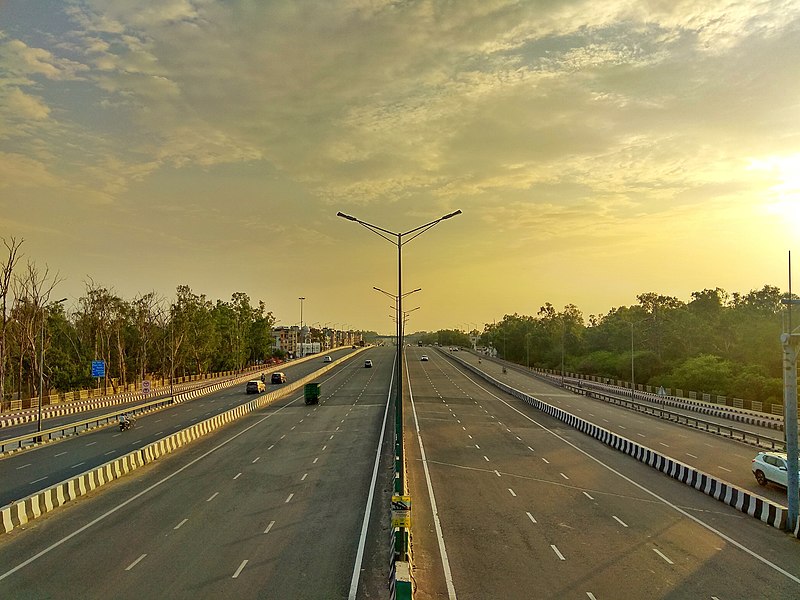 File:Delhi–Meerut Expressway.jpg