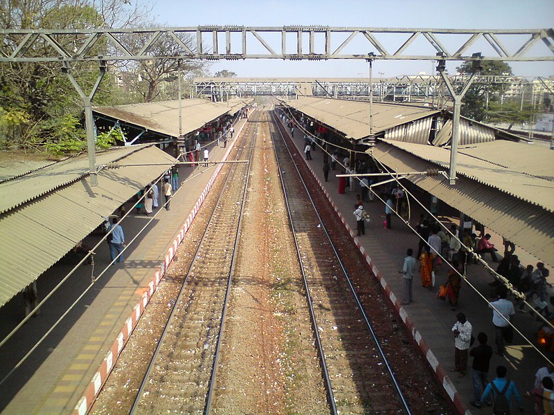 File:Diva junction station main line - panoramio.jpg