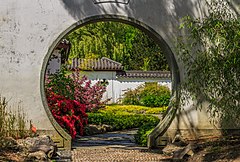 Doorgang in muur.Locatie, Chinesisch tuin Het Verborgen Rijk van Ming.Locatie.Hortus Haren 01.jpg