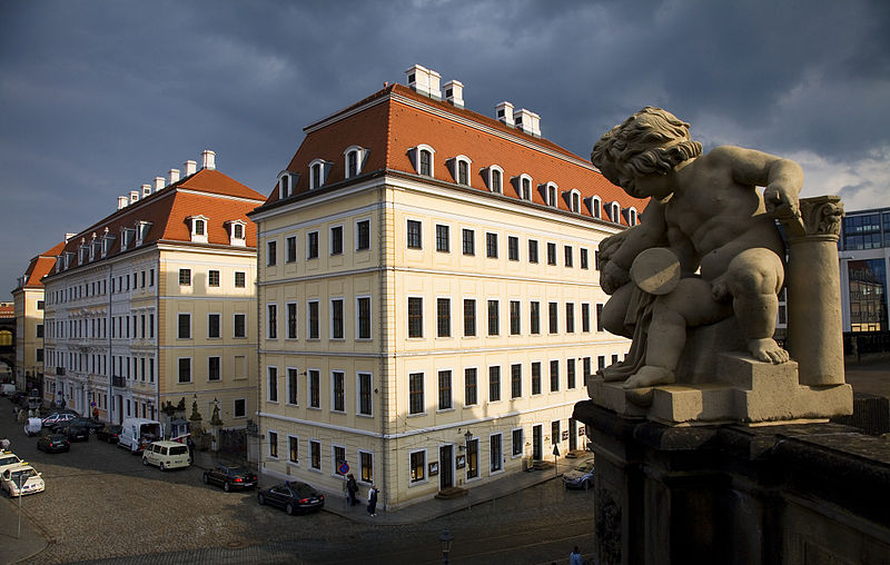 File:Dresden - Zwinger Sculpture - 2154.jpg