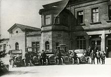 Fünf Droschken am Bahnhof Bensheim, 1911