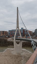 Central tower and suspension cables Dublin Link 03.jpg