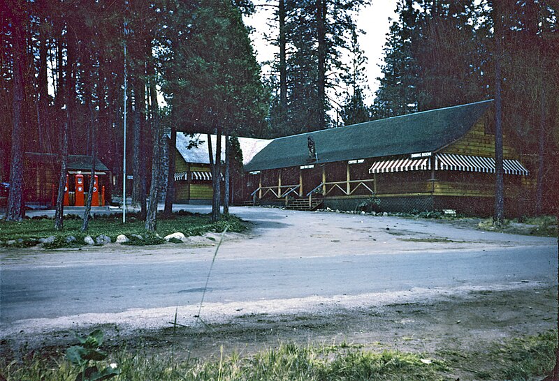 File:Ducey's Bass Lake Lodge in the 1950s.jpg