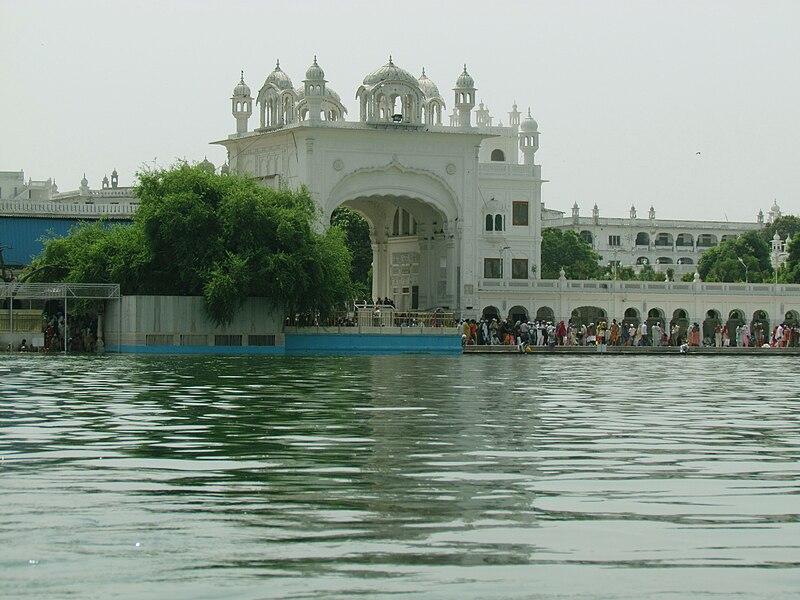 File:Dukh Bhanjani Ber tree and entrance gate near the Langar at the Golden Temple.jpg