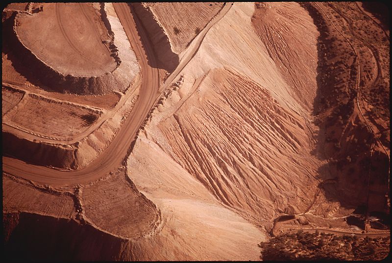 File:EROSION OF TAILINGS PILES AT INSPIRATION CONSOLIDATED COPPER CO.'S MINE - NARA - 544064.jpg
