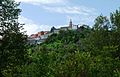 Čeština: Pohled k části Labinu Stari Grad z naučné stezce ze vsi Rabac do obce Labin, Istrie, Chorvatsko. English: View of Stari Grad, Labin, from the educational trail Labin - Rabac Walking Path, Istria, Croatia. Hrvatski: Stari Grad, Labin - Poučna staza Rabac - Labin, Istarska županija, Hrvatska.