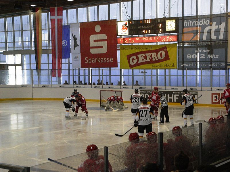 File:EishockeyLänderspielDeutschland-DänemarkinMemmingen8.JPG