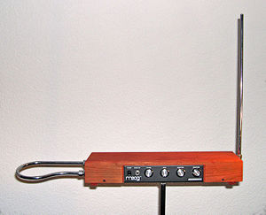 Robert Moog: Leben, Theremin, Synthesizer